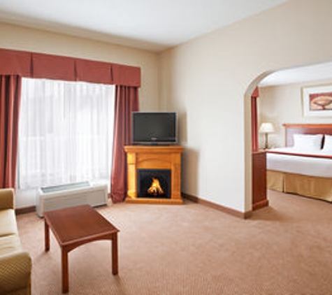 Holiday Inn Express & Suites Grand Blanc - Grand Blanc, MI