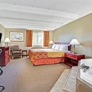 Travelodge by Wyndham Iowa City - Hotels