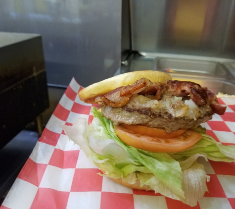 Abuelita's Cafe - Yorktown, TX. Bacon cheeseburger