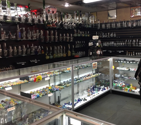 Doobie's Smoke Shop - Brighton, CO