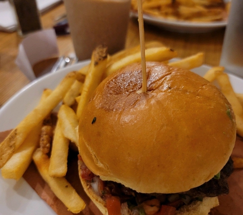 Burgers, Shakes & Fries - Darien, CT