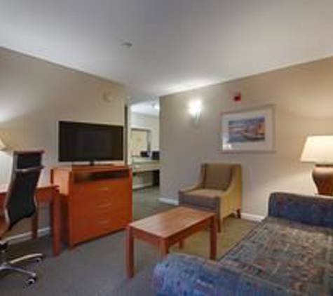 Best Western Plus Capitola By-The-Sea Inn & Suites - Capitola, CA