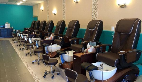 Luxe Nails & Spa - Des Plaines, IL