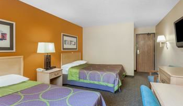 Super 8 by Wyndham Charlotte/Amusement Park Area - Charlotte, NC