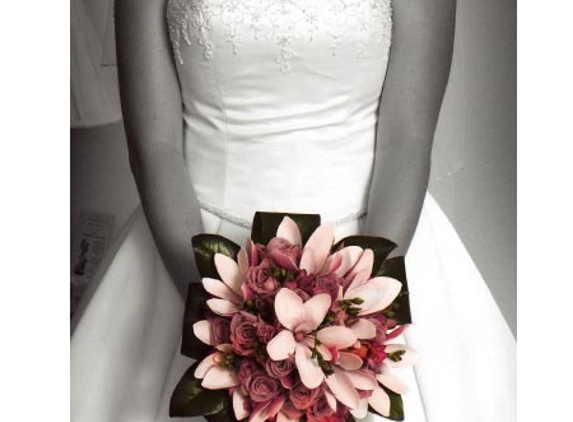 Lavish Flowers & Gifts - New Lambton Heights, NSW
