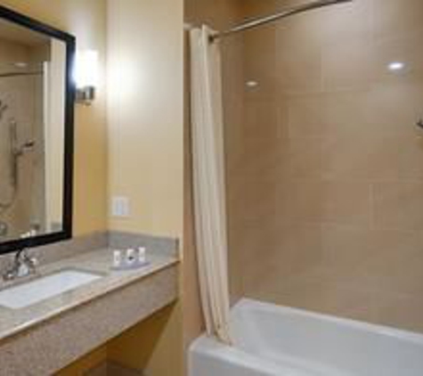 Best Western Plus Fort Worth Forest Hill Inn & Suites - Fort Worth, TX