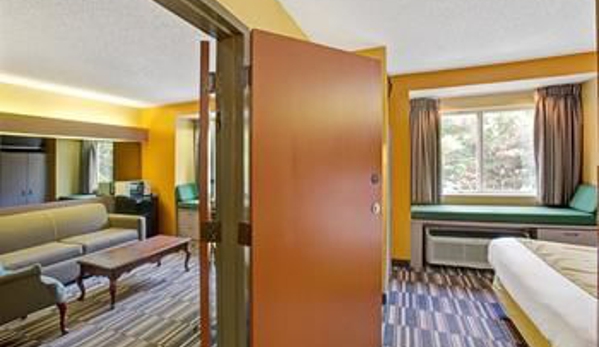 Microtel Inn & Suites By Wyndham Gatlinburg - Gatlinburg, TN