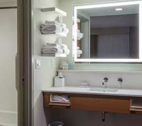 Hampton Inn & Suites Knoxville Papermill Drive - Knoxville, TN