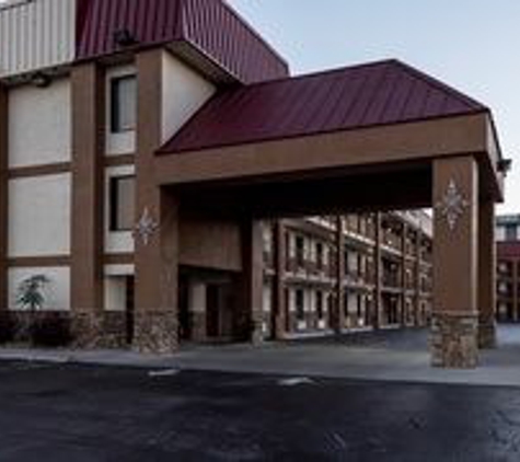 Pigeon Forge Inn and Suites - Pigeon Forge, TN