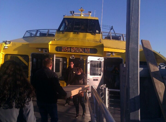 New York Water Taxi Circle - Brooklyn, NY