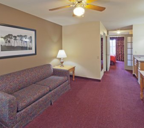 Country Inns & Suites - Port Washington, WI