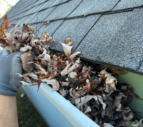 Pure Pro Gutter Cleaning LLC - East Windsor, CT. Pure Pro Gutter Cleaning, Granby, CT, cleangutterclean.com