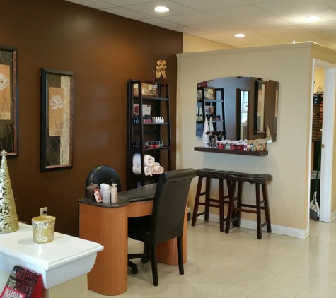 Salon M & N - Folsom, PA