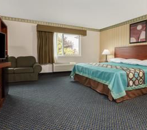 Super 8 by Wyndham Sacramento North - Sacramento, CA