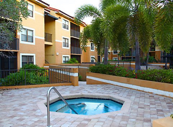 Park Colony Apartments - Hollywood, FL