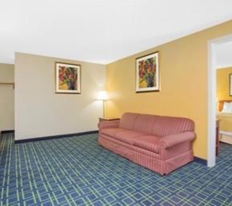 Days Inn by Wyndham Greenville - Greenville, SC