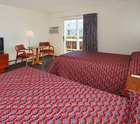 Econo Lodge - Malone, NY