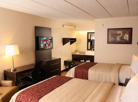 Red Roof Inn - Essington, PA