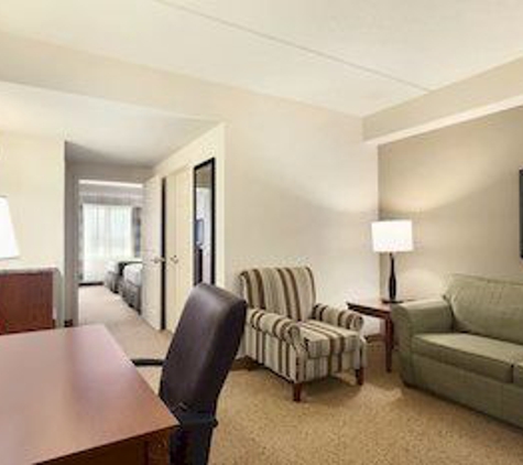 Country Inns & Suites - West Seneca, NY