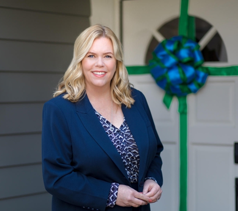 Holly Thompson, REALTOR | RE/MAX of Santa Clarita - Santa Clarita, CA