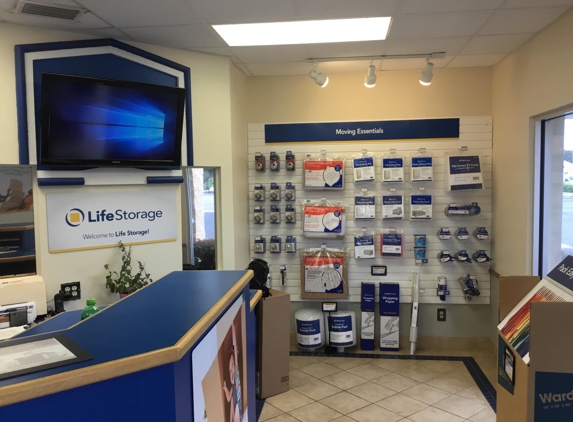 Life Storage - Saint Petersburg, FL