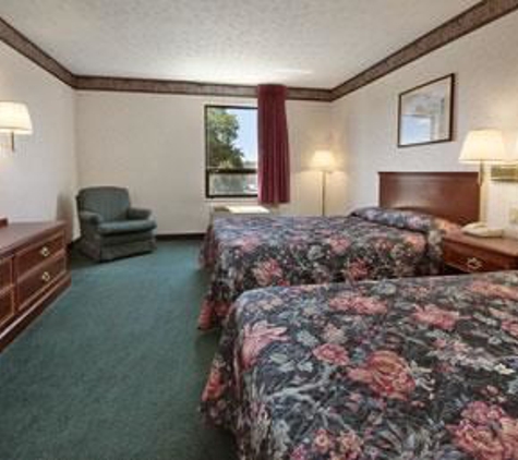 Ramada Limited - Strasburg, OH