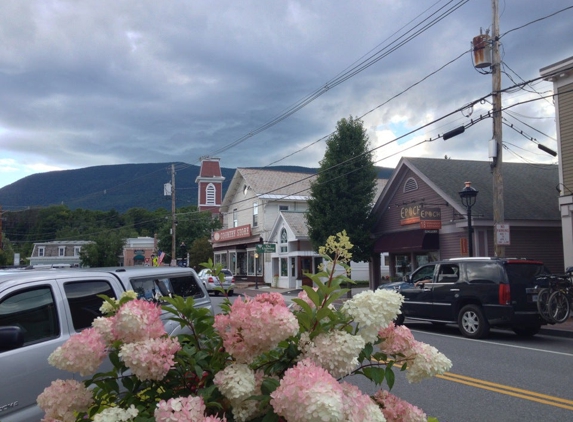 Manchester Country Store - Manchester Center, VT