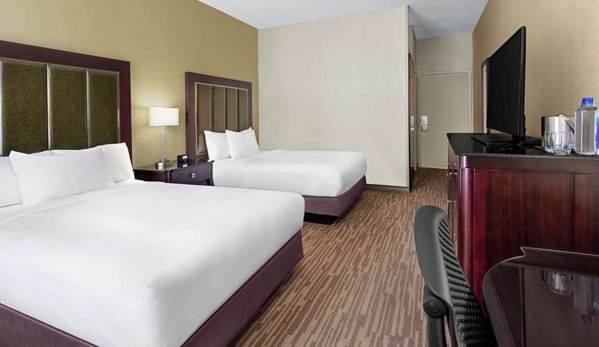 DoubleTree by Hilton Hotel Raleigh-Durham Airport at Research Triangle Park - Durham, NC