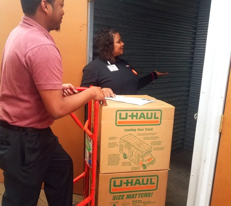 U-Haul Storage at Country Club-Carrollton - Carrollton, TX