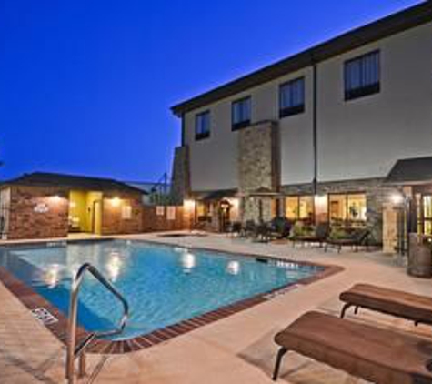 Best Western Plus Emory at Lake Fork Inn & Suites - Emory, TX