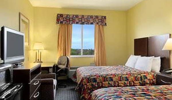 Days Inn & Suites by Wyndham Cleburne TX - Cleburne, TX