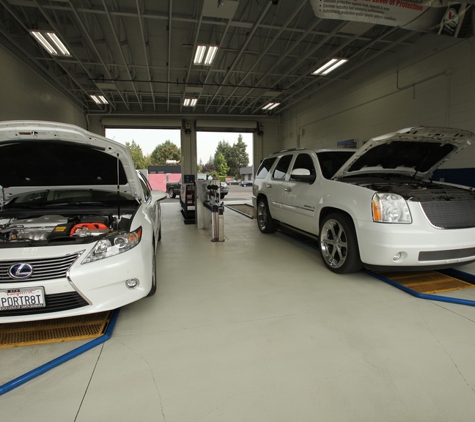 Strickland Brothers 10 Minute Oil Change and Inspection Station - Lenoir, NC