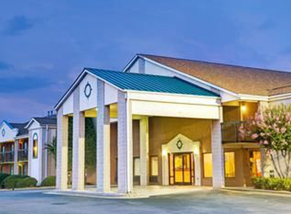 Days Inn by Wyndham Mooresville Lake Norman - Mooresville, NC