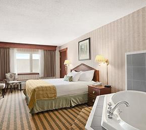 Ramada by Wyndham Saginaw Hotel & Suites - Saginaw, MI