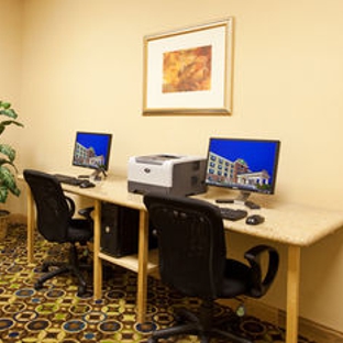 Holiday Inn Express & Suites Detroit - Utica - Utica, MI