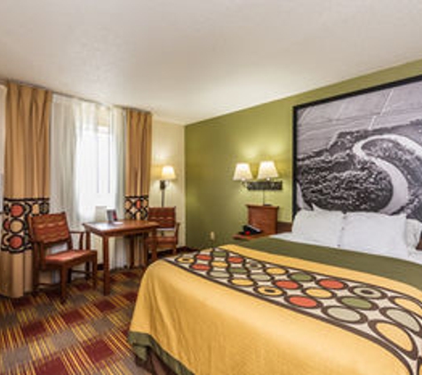 Super 8 by Wyndham Grand Forks - Grand Forks, ND