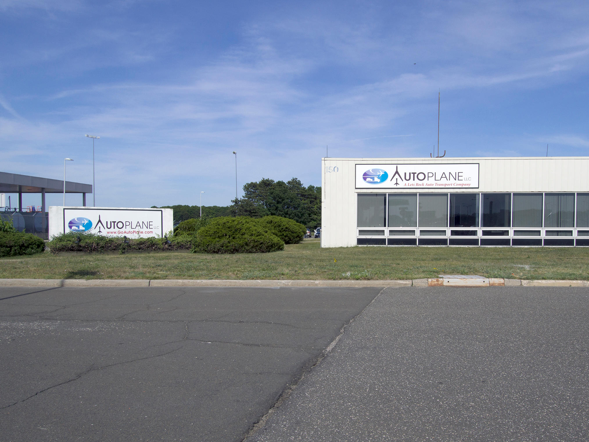 AutoPlane LLC  Auto Transport at LI MacArthur Airport
