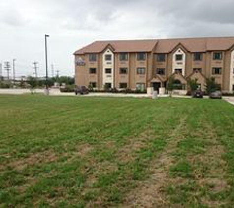 Microtel Inn & Suites by Wyndham Gonzales - Gonzales, TX