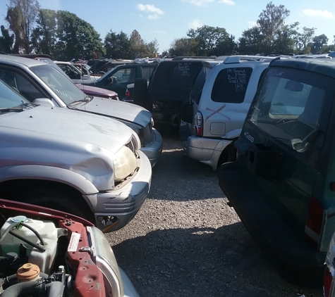 109 U-Pull It, Inc. - Winston Salem, NC. Lots of tracker,geo parts.