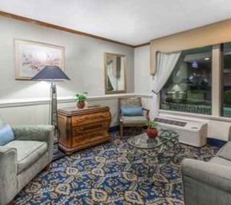 Baymont Inn & Suites - Greensboro, NC