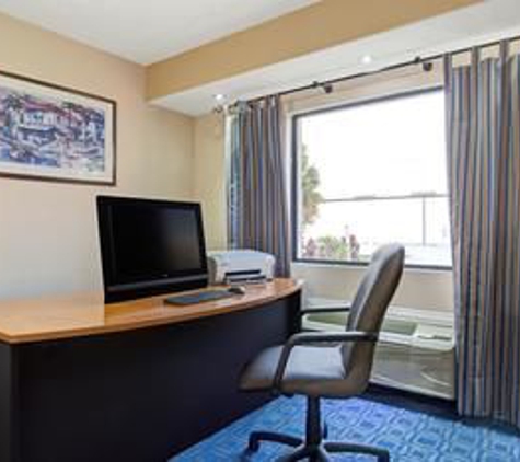 Days Inn & Suites by Wyndham Tampa near Ybor City - Tampa, FL