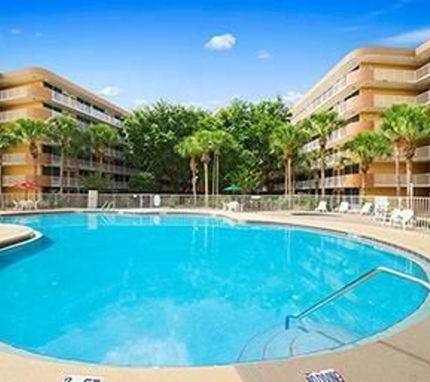 Baymont Inn & Suites - Kissimmee, FL