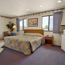 Super 8 by Wyndham Grand Forks - Motels