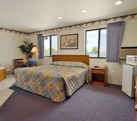 Super 8 by Wyndham Grand Forks - Grand Forks, ND