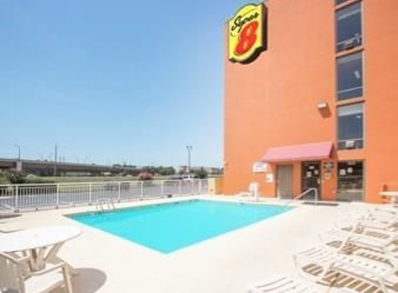 Super 8 by Wyndham Myrtle Beach/Market Common Area - Myrtle Beach, SC