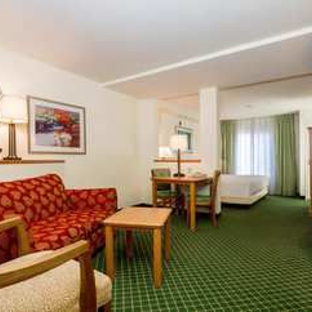 Fairfield Inn & Suites - Kansas City, MO