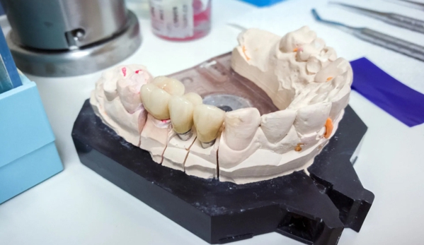 Abstract Arch Denture Clinic - Ringwood, VIC