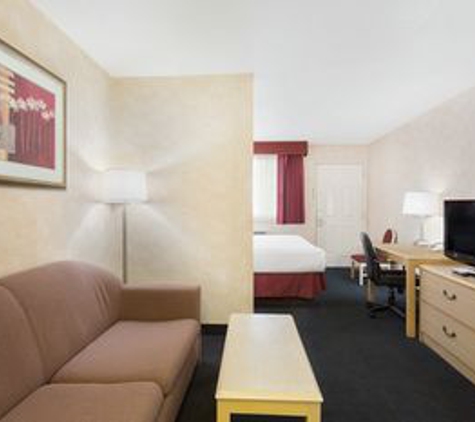 Days Inn by Wyndham Bullhead City - Bullhead City, AZ