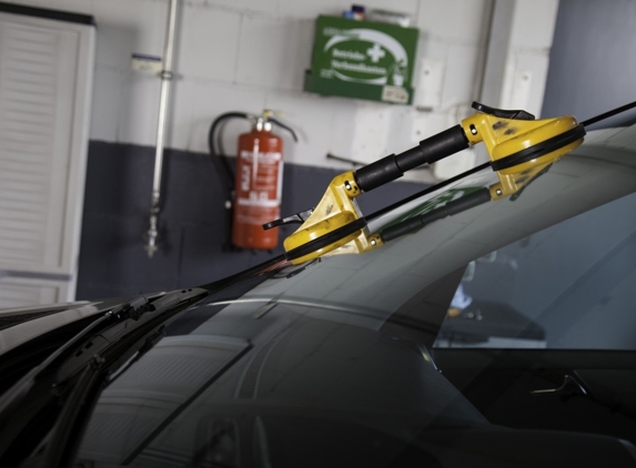 Hamilton Discount Windscreens - Hamilton, VIC. Windscreen Replacement