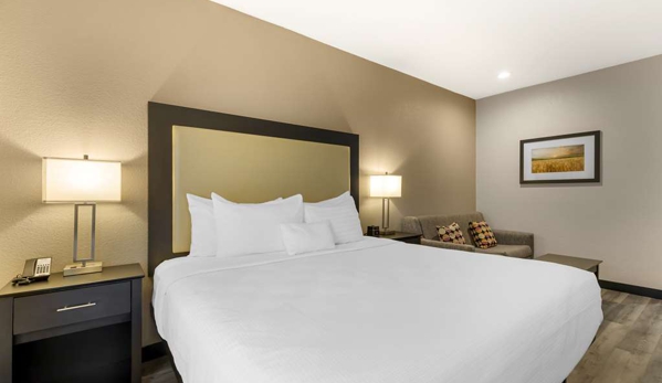 Best Western Plus Des Moines West Inn & Suites - Clive, IA